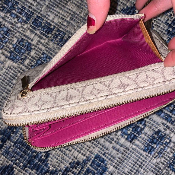 FOSSIL wristlet - Picture 5 of 6